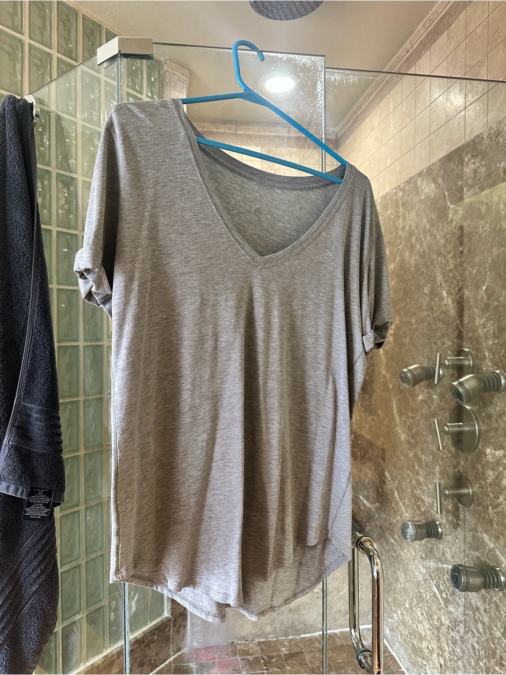 lululemon athletica Women's Gray V-Neck Short Sleeve Tee